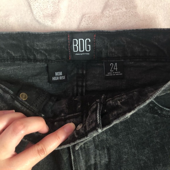 BDG Urban Outfitters Black Mom High-Rise Shorts - Picture 2 of 3